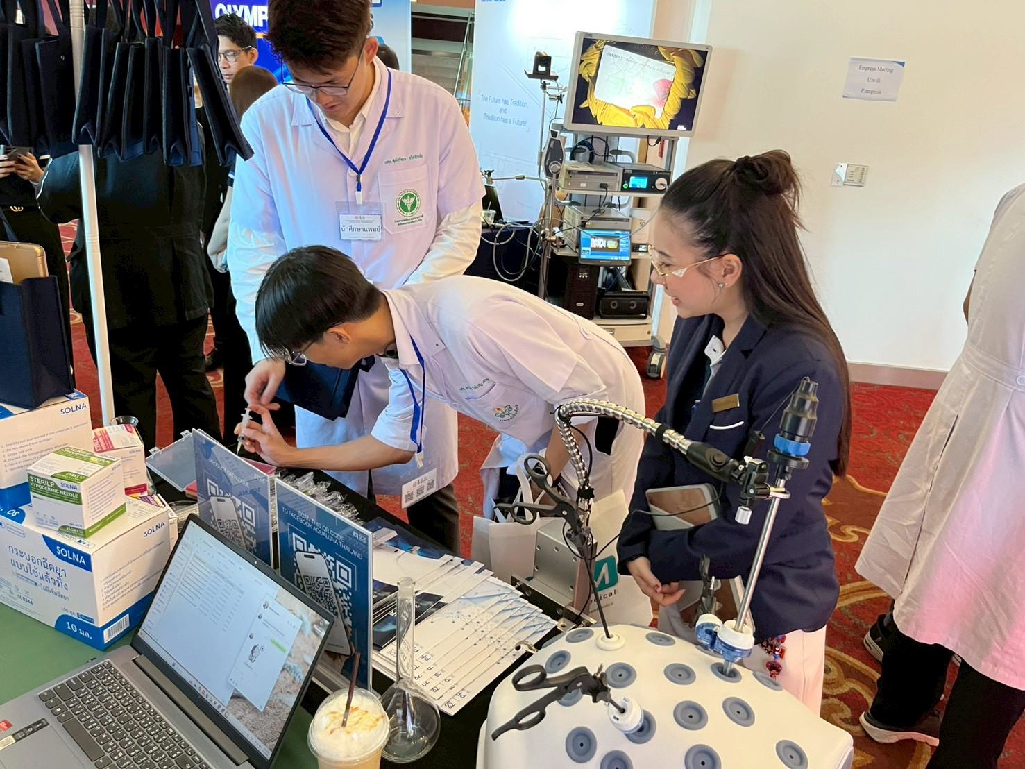 LINE_ALBUM_Booth Medical Device CNX_260309_21